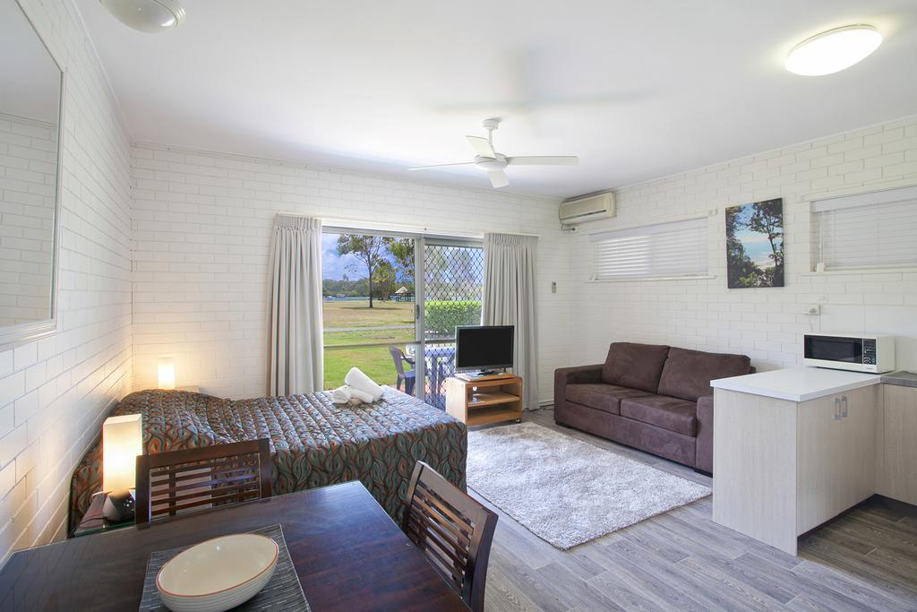 Regency Waterfront Noosa Aparthotel Noosaville Exterior photo